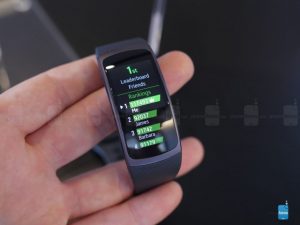 سامسونگ دستبند Gear Fit2 را به صورت رسمی روانهی بازار کرد۱